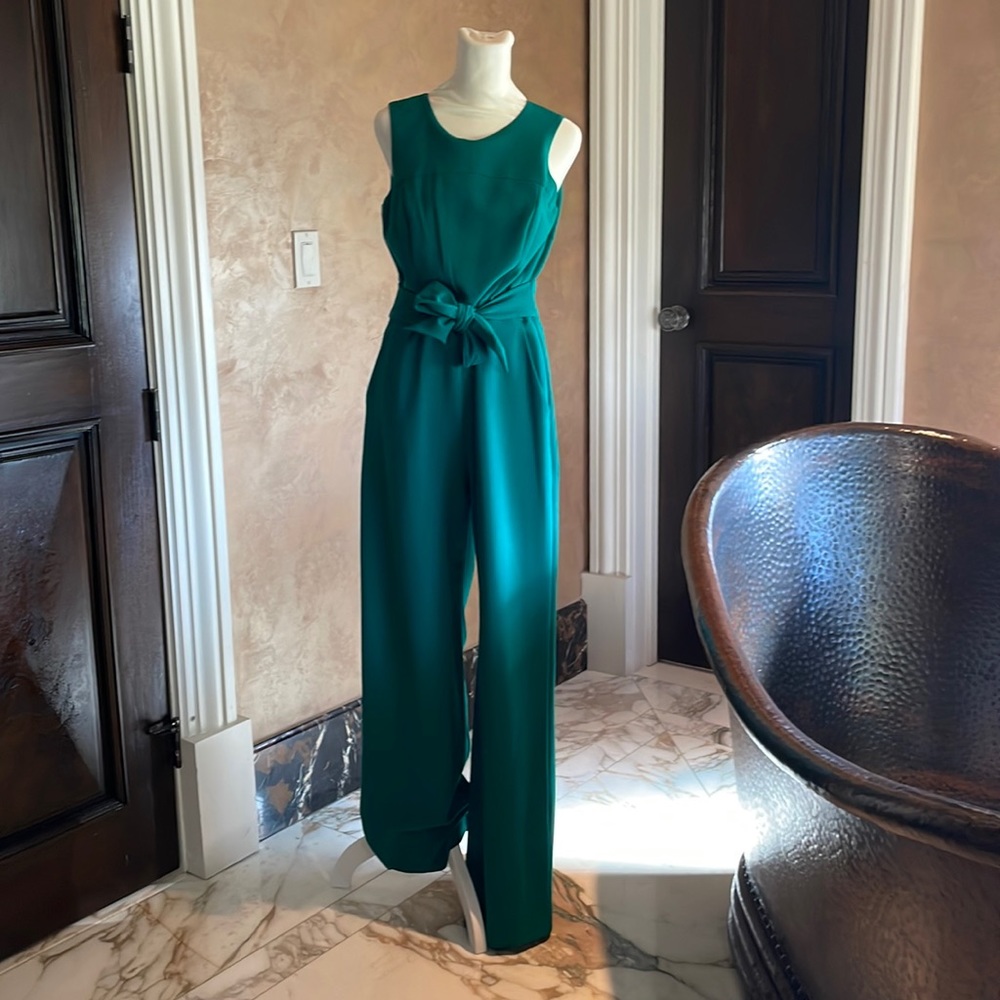 Green Vince Camuto jumper. So comfortable. Perfect for evening or daytime.